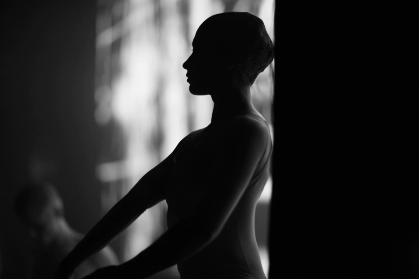 "Tras el Telón" — Serie Entre Sombras y Puntillas — Anna Jurkovska